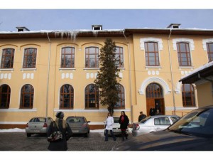 _colegiul_carabella_o_scoala_la_standarde_europene_1299080719_600x450