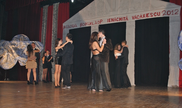 balul_bobocilor_ienachita_2012_21