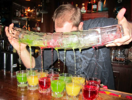 mai-toarna-un-pahar-barman-555x423