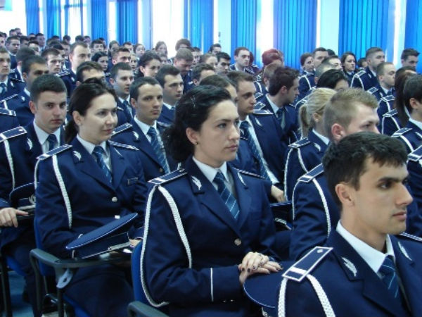 Absolventi-ai-scolii-de-politie-clujene_600x450