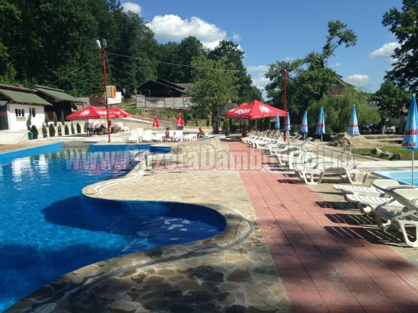 S-a deschis Piscina Hanul Logofătului Dragomirești S-a deschis Piscina Hanul Logofătului Dragomirești