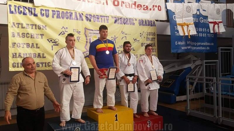 oprinoiu pe podium