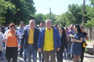 Traian Niculae și Dumitru Miculescu, în acțiune electorală la Titu