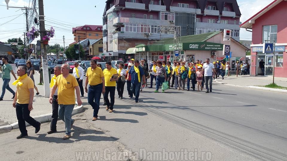 Liberalii au discutat cu cetăţenii despre proiectul lor pentru Găeşti. 