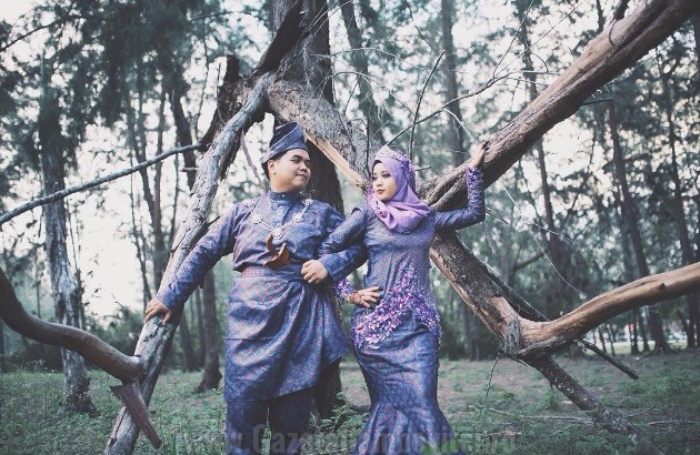 Malaezia + mulți oameni joacă nunta în conformitate cu canoanele Islamului . Mirese aleg de multe ori nuanțe de violet violet sau , uneori, cremă .
