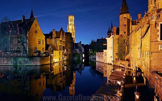 bruges-night_2382110a-large