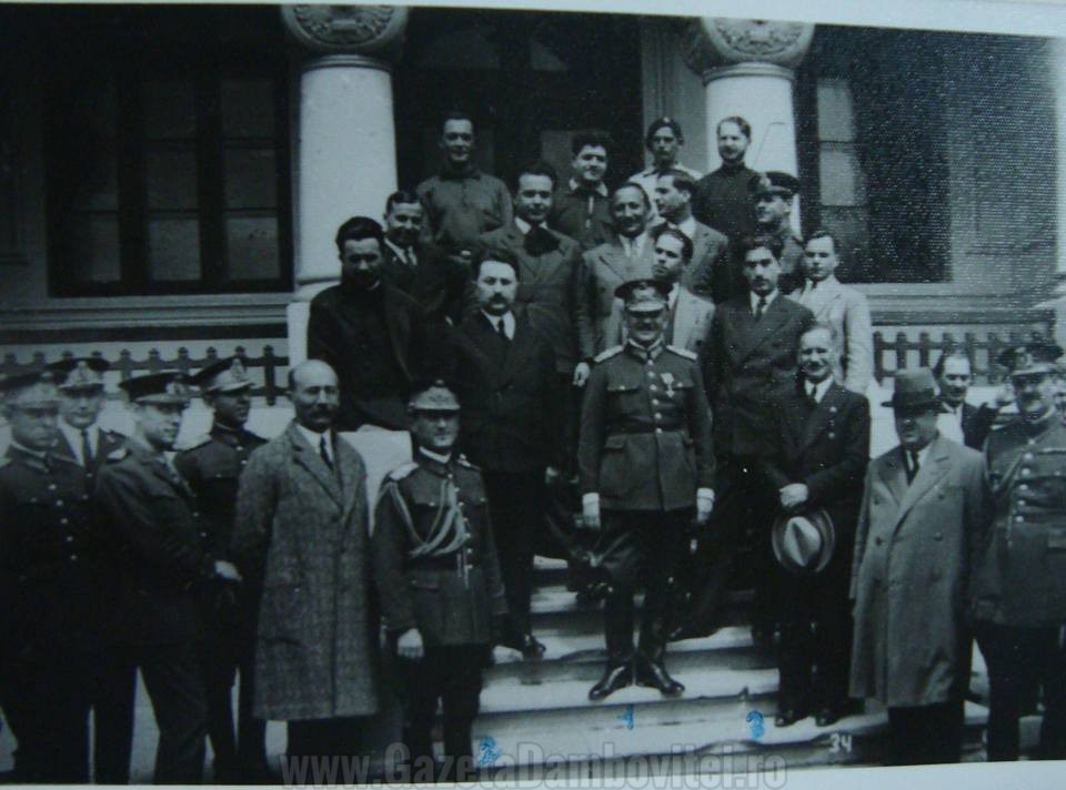 Foşti comandanţi ai liceului Mateescu şi Bălăcescu