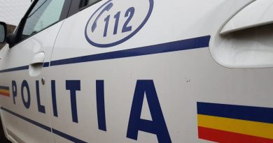 La 18 ani a vrut să se bucure de o plimbare cu mașina. Băut și fără permis a intrat într-un gard La 18 ani a vrut să se bucure de o plimbare cu mașina. Băut și fără permis a intrat într-un gard