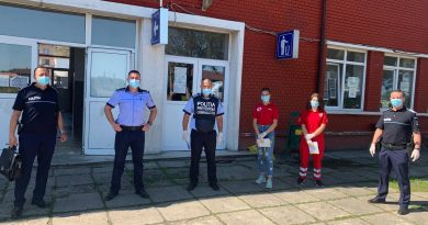 Activitate de informare și prevenție desfășurată de polițiști și Crucea Roșie Dâmbovița Activitate de informare și prevenție desfășurată de polițiști și Crucea Roșie Dâmbovița