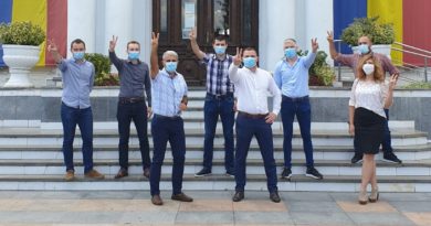 Turcescu, alături de echipa PMP Târgoviște la depunerea dosarelor de candidatură Turcescu, alături de echipa PMP Târgoviște la depunerea dosarelor de candidatură