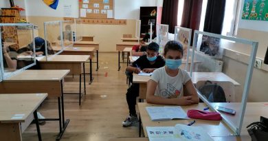 În perioada 25 – 29 septembrie, se suspendă cursurile, cu prezența fizică a elevilor, în școlile unde sunt secții de votare În perioada 25 – 29 septembrie, se suspendă cursurile, cu prezența fizică a elevilor, în școlile unde sunt secții de votare
