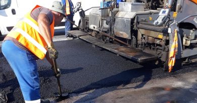 Se toarnă covor asfaltic pe DN 71, între Târgoviște și Doicești Se toarnă covor asfaltic pe DN 71, între Târgoviște și Doicești