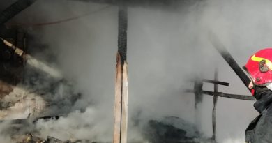 Incendiu la Priseaca! Un acoperiș a luat foc de la un coș necurățat corespunzător Incendiu la Priseaca! Un acoperiș a luat foc de la un coș necurățat corespunzător