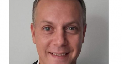IPOTEZE DE LUCRU – Iulian MAREȘ – Povești de viață IPOTEZE DE LUCRU – Iulian MAREȘ – Povești de viață
