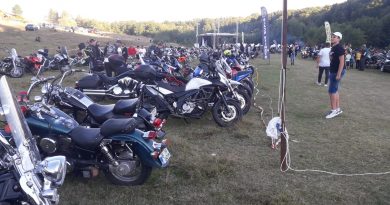 Comunitatea moto BlackHelmets s-a întâlnit la Mănești Comunitatea moto BlackHelmets s-a întâlnit la Mănești