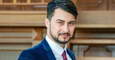 Profu’ de română, model pentru dascălii din toată țara! Florentin va pregăti gratuit un elev de clasa a VIII-a Profu’ de română, model pentru dascălii din toată țara! Florentin va pregăti gratuit un elev de clasa a VIII-a