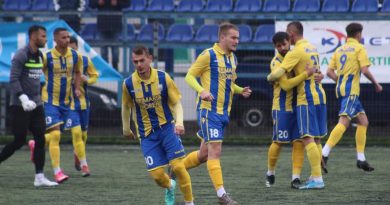 După 32 de ani, fanii morenari din nou pe blocul de lângă stadion! Ce frumos e fotbalul După 32 de ani, fanii morenari din nou pe blocul de lângă stadion! Ce frumos e fotbalul