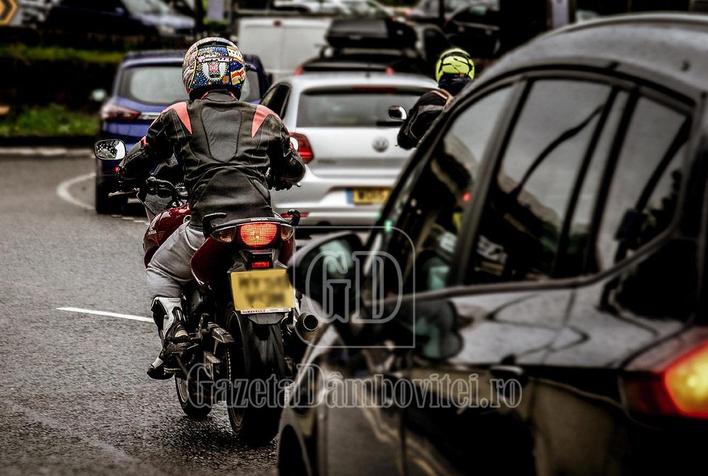 motocicleta in trafic