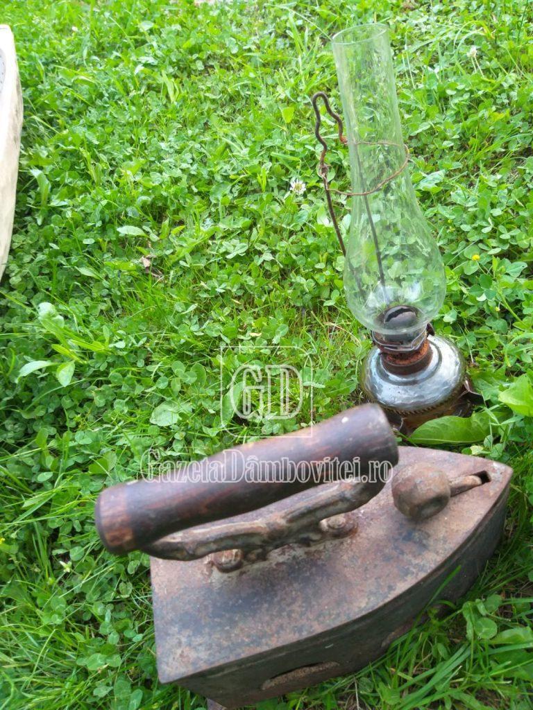 fier de calcat si lampa
