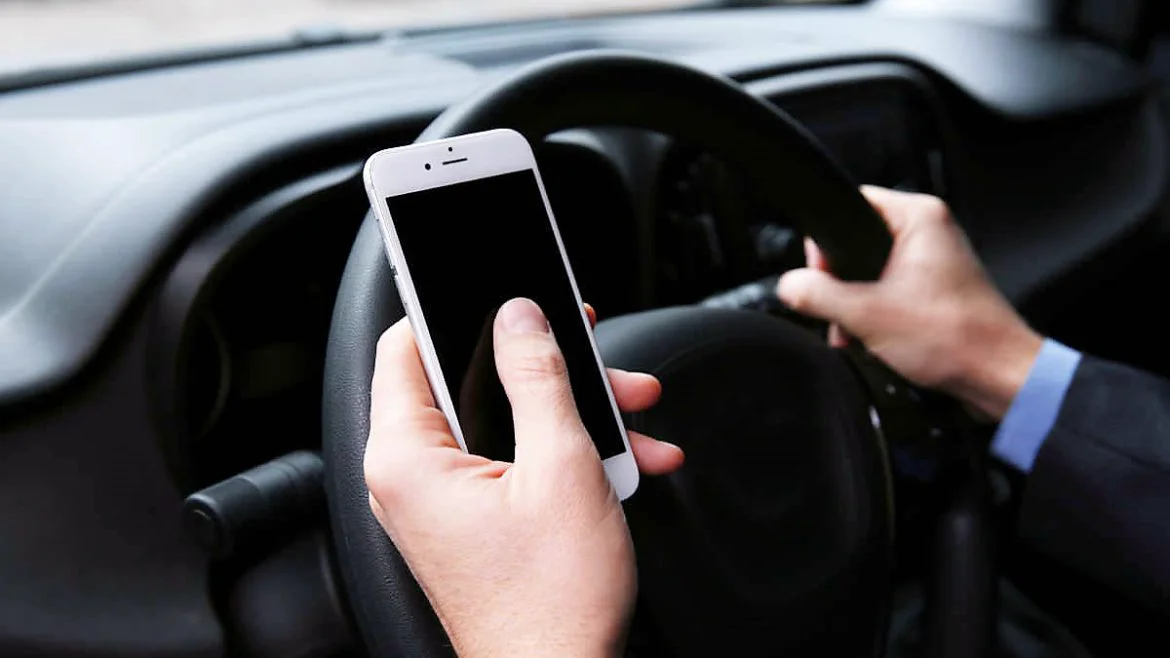 la volan cu telefonul mobil