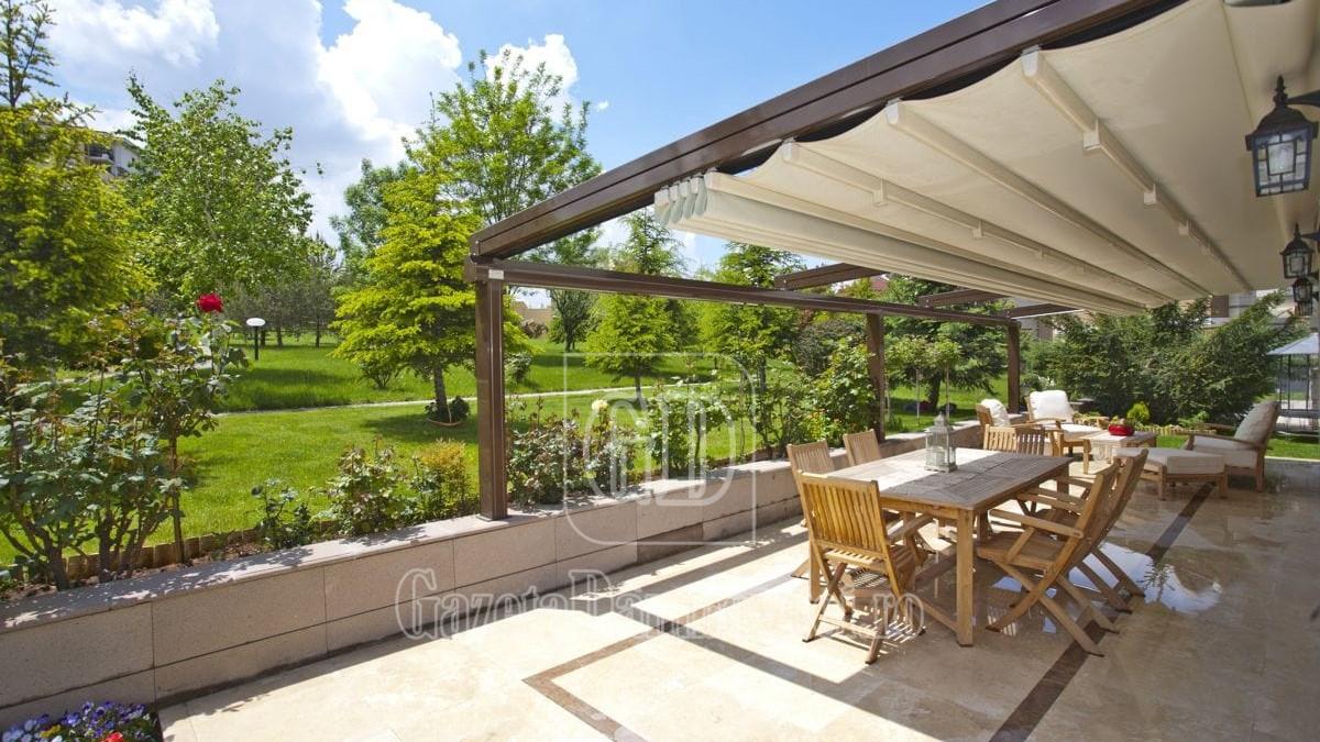 pergola cu acoperis retractabil