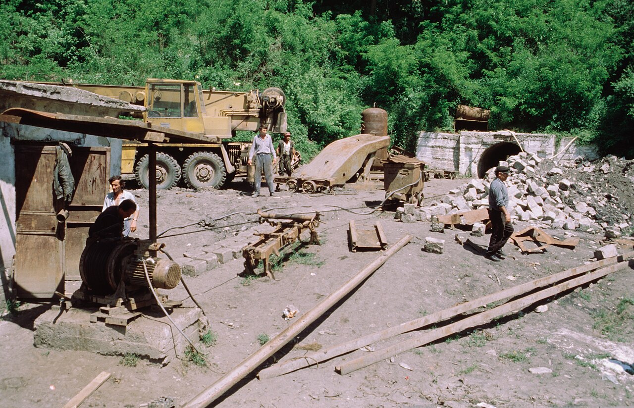 June 7, 1999Mina Șotânga-Margineanca FotografGyllenberg, Bo sursa wikipedia