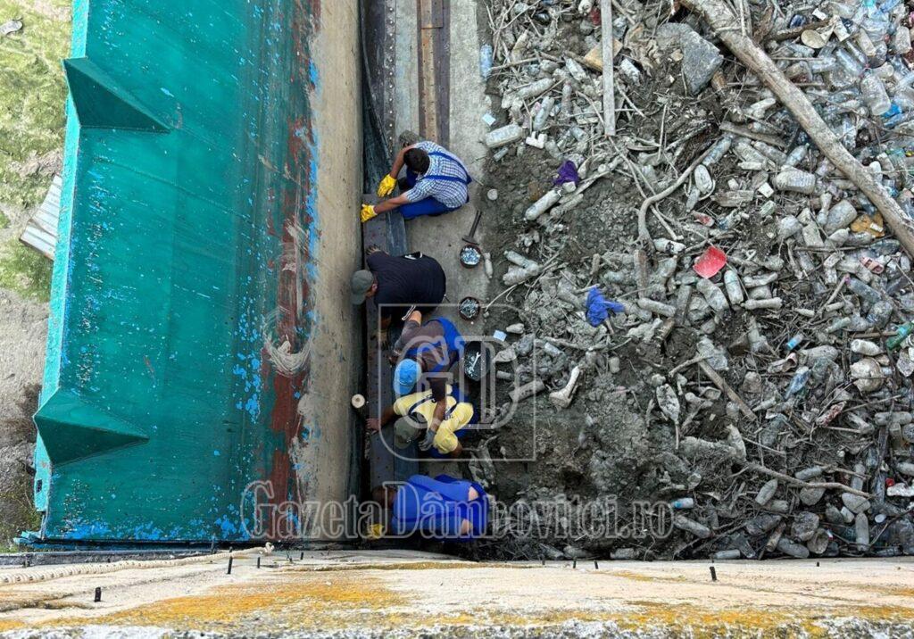 lucrări de înlocuire a unor componente mobile din cadrul barajului văcărești (4)