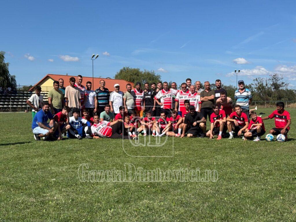 Cele 2 echipe, juniorii care au avut si jucători de 12 ani și Veteranii ,la care cel mai in vârstă jucator are aproape 70 de ani ! Meci frumos, cu Fair-play, terminat la egalitate!