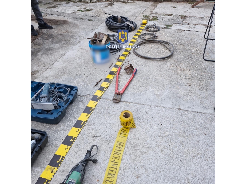 percheziții și în dâmbovița la angajați cfr acuzați de furt de componente de locomotivă și combustibil (8)