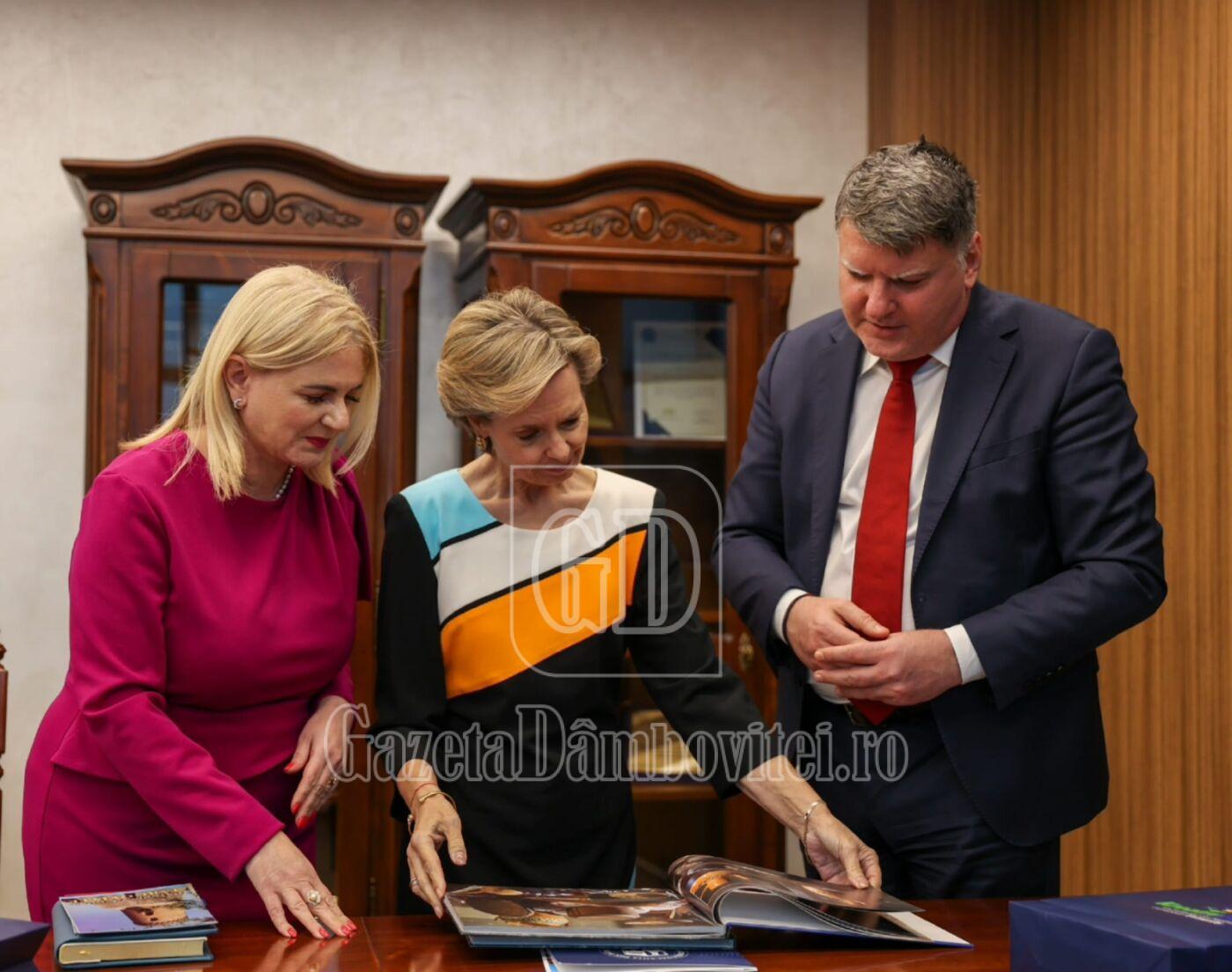 alteța sale regale principesa sofia a româniei a vizitat universitatea valahia târgoviște (3)