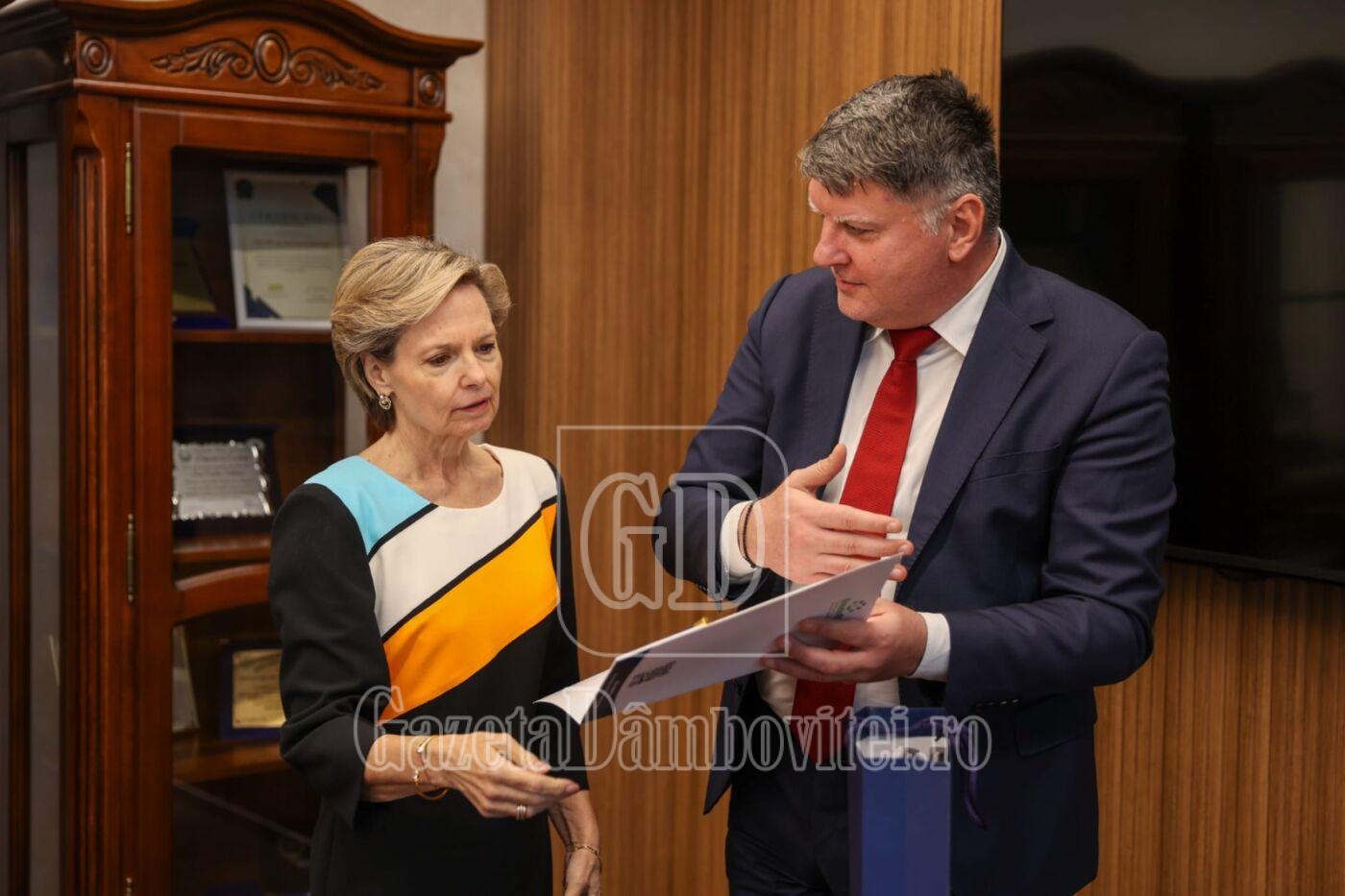 alteța sale regale principesa sofia a româniei a vizitat universitatea valahia târgoviște (4)