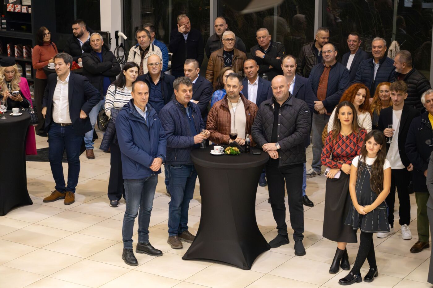 invitati eveniment deshidere showroom toyota targoviste (2)
