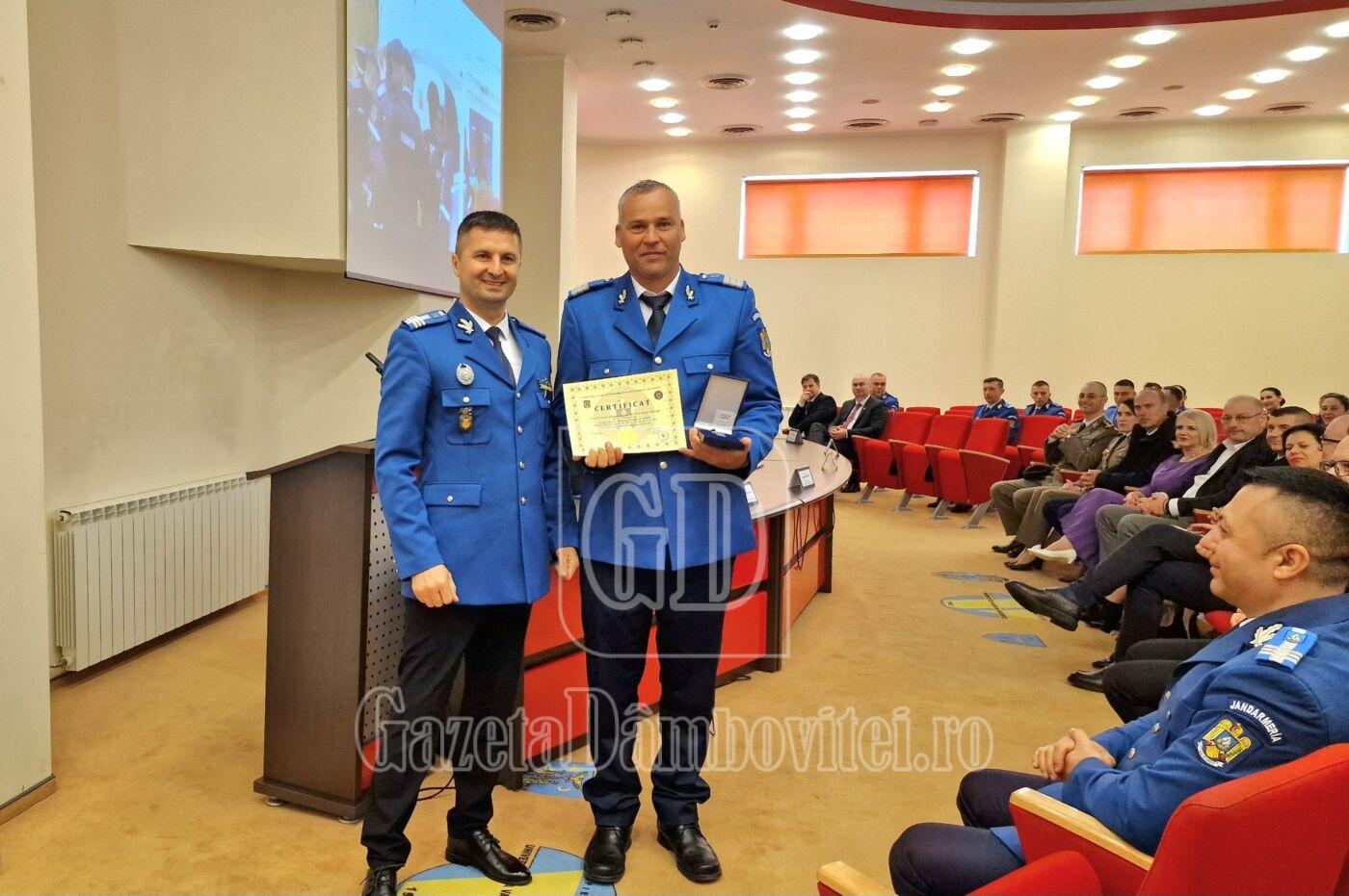 foto jandarmul de onoare al unității