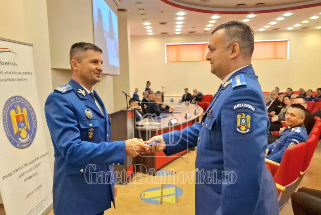 foto avansare ofițer