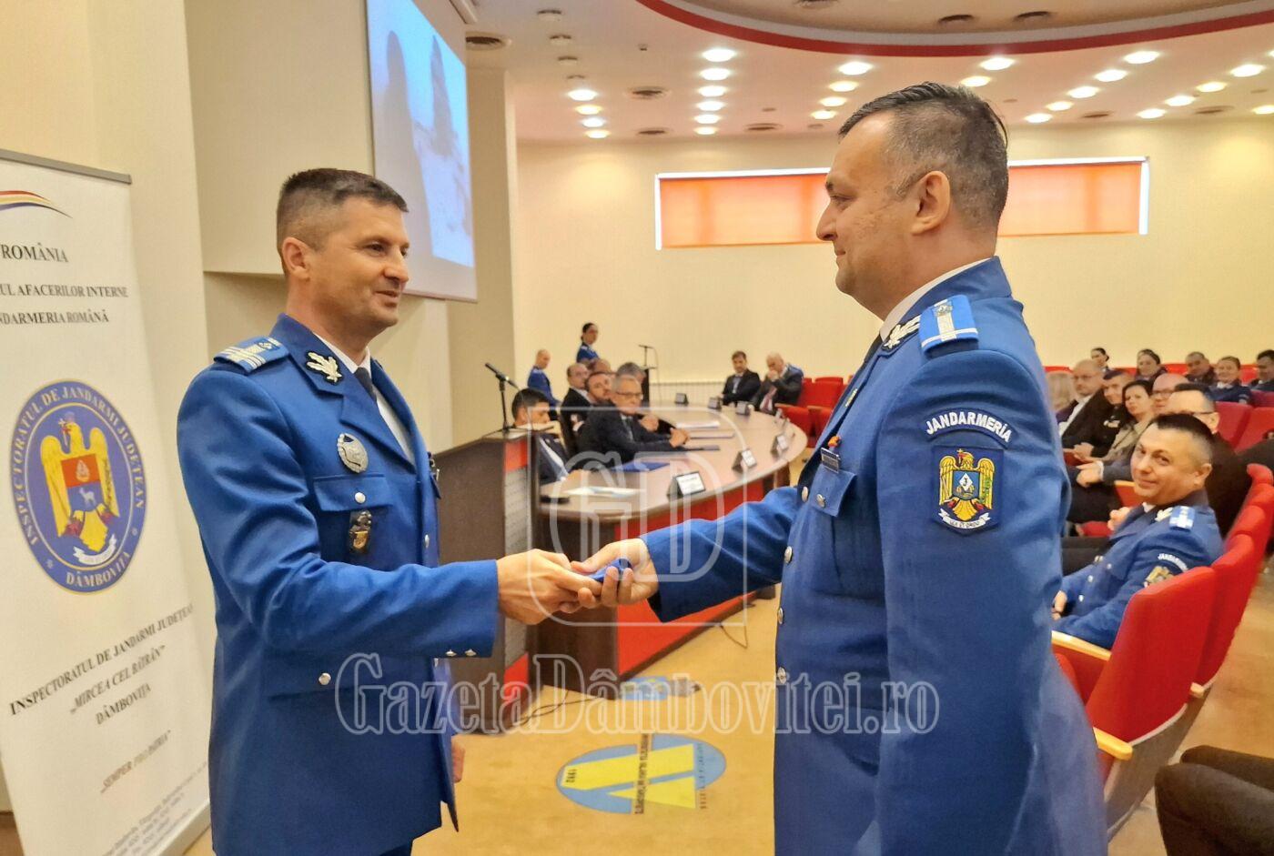 foto avansare ofițer