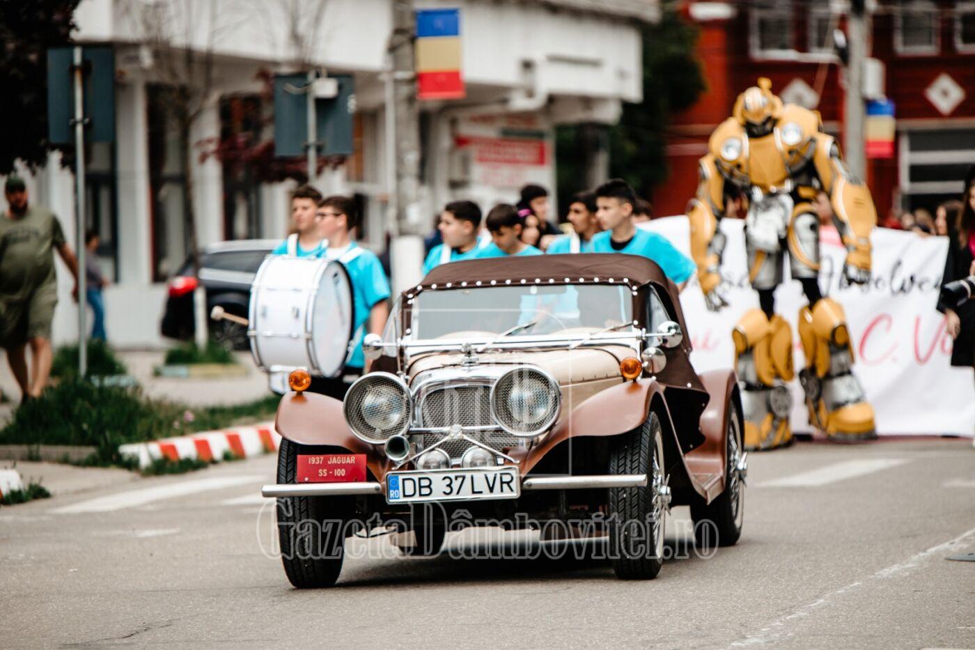 absolvire cu super eroi la titu bumblebee a defilat alături de elevii de la „iancu c. vissarion” (11)
