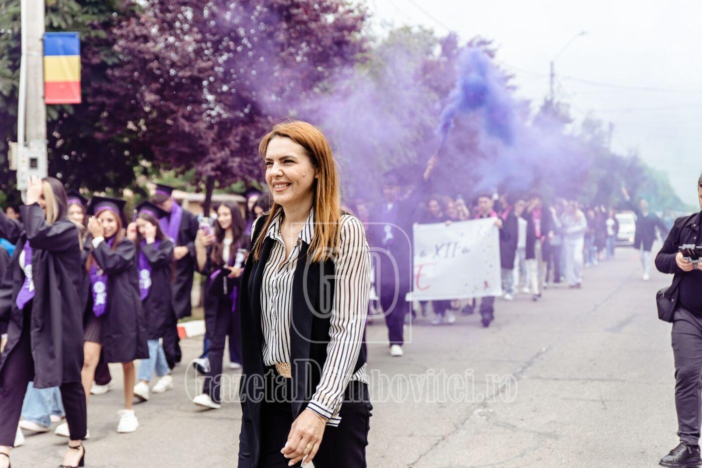 absolvire cu super eroi la titu bumblebee a defilat alături de elevii de la „iancu c. vissarion” (5)