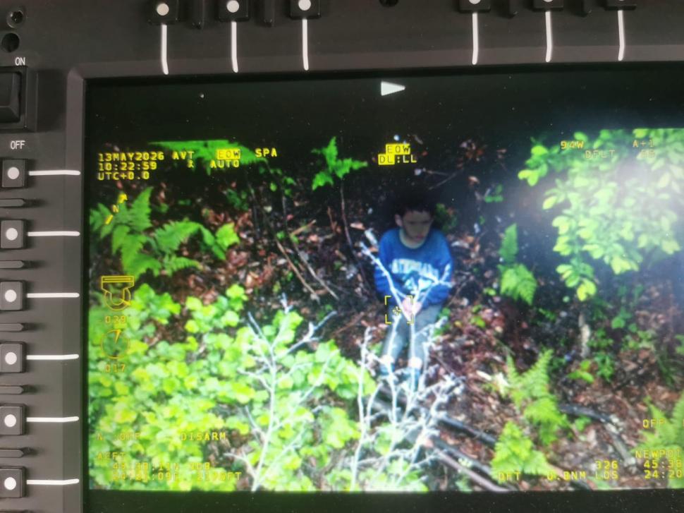 cine l a gasit pe alexandru copilul disparut in sibiu a coborat din elicopter cu troliul si a stat cu el pana au ajuns salvatorii 1068362