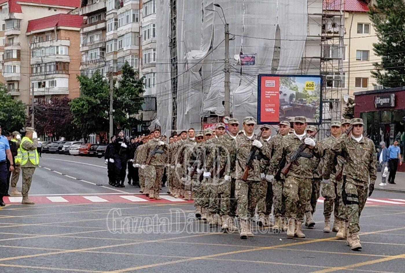 defilare targoviste ziua eroilor (3)