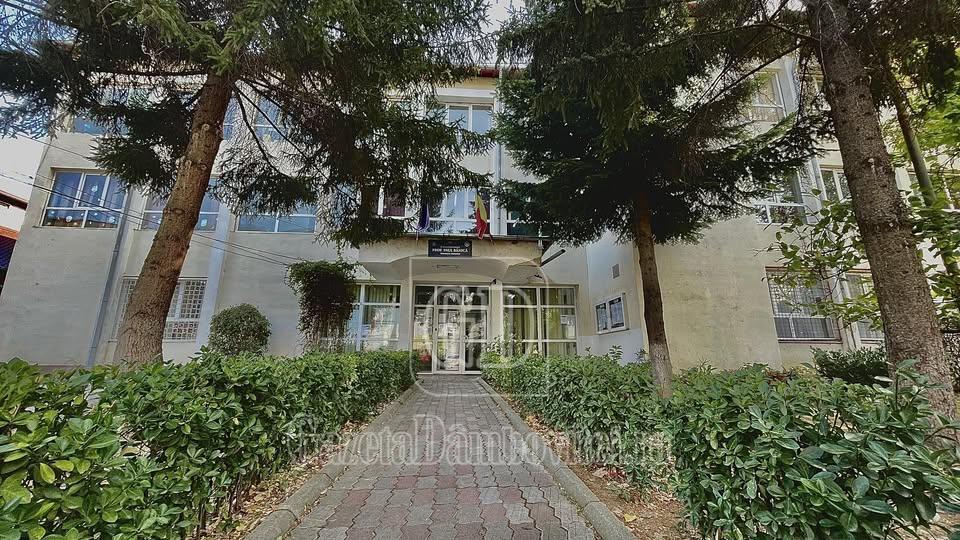 Școala gimnazială „profesor paul bănică” (nr. 11)