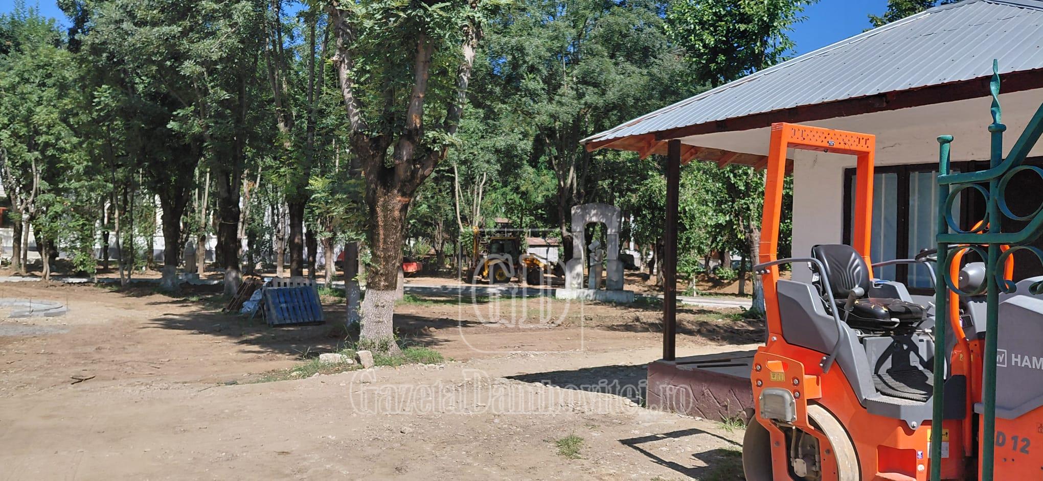 parc liceul voievodul mircea (1)